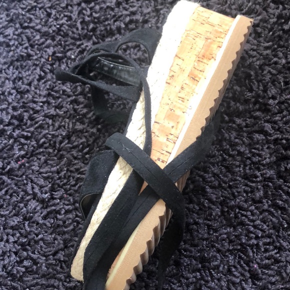 Tie up wedge sandals - Picture 3 of 3